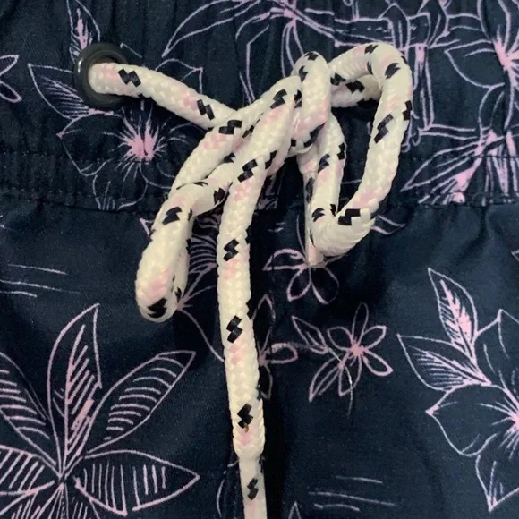 Goodfellow & Co Men's 7" Parrot Scenic Swim Trunks Medium - Picture 7 of 9